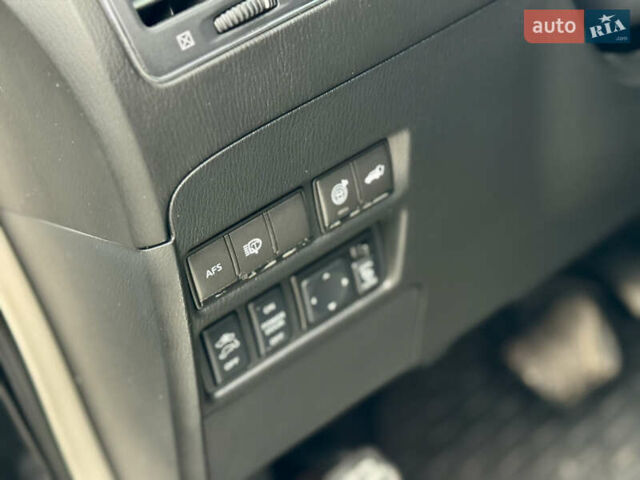 Черный Инфинити QX56, объемом двигателя 5.6 л и пробегом 220 тыс. км за 21500 $, фото 57 на Automoto.ua