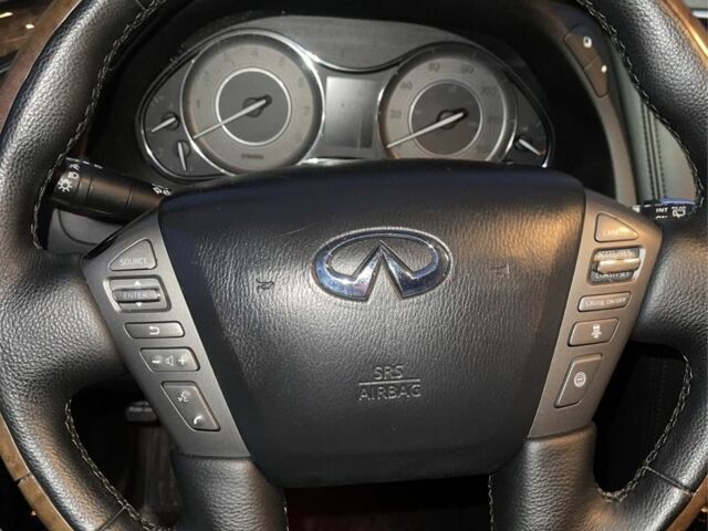 Чорний Інфініті QX56, об'ємом двигуна 5.6 л та пробігом 267 тис. км за 15000 $, фото 12 на Automoto.ua