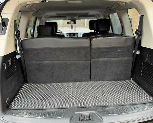 Черный Инфинити QX56, объемом двигателя 5.55 л и пробегом 322 тыс. км за 20000 $, фото 7 на Automoto.ua