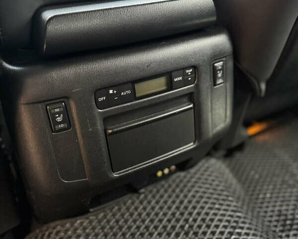 Черный Инфинити QX56, объемом двигателя 5.55 л и пробегом 322 тыс. км за 20000 $, фото 19 на Automoto.ua