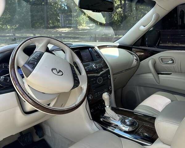 Черный Инфинити QX56, объемом двигателя 5.55 л и пробегом 123 тыс. км за 23500 $, фото 2 на Automoto.ua