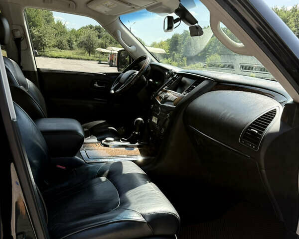 Черный Инфинити QX56, объемом двигателя 5.55 л и пробегом 255 тыс. км за 19000 $, фото 11 на Automoto.ua