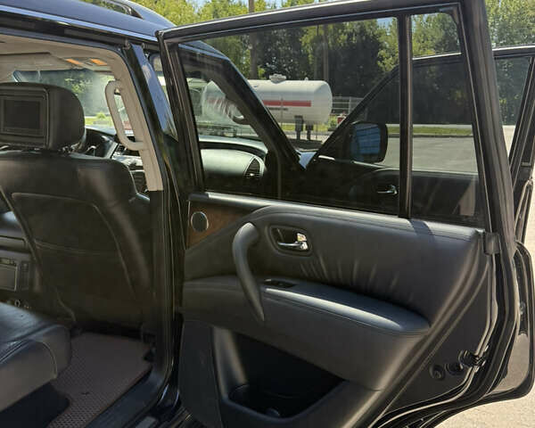Черный Инфинити QX56, объемом двигателя 5.55 л и пробегом 255 тыс. км за 19000 $, фото 17 на Automoto.ua