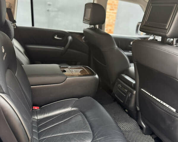 Черный Инфинити QX56, объемом двигателя 5.55 л и пробегом 322 тыс. км за 20000 $, фото 12 на Automoto.ua