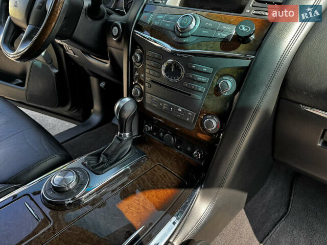 Черный Инфинити QX56, объемом двигателя 5.6 л и пробегом 230 тыс. км за 15000 $, фото 39 на Automoto.ua