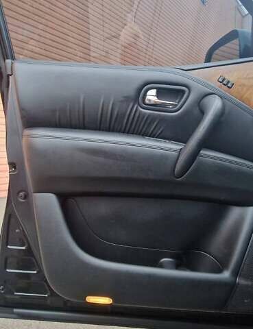 Чорний Інфініті QX56, об'ємом двигуна 5.55 л та пробігом 137 тис. км за 23000 $, фото 20 на Automoto.ua