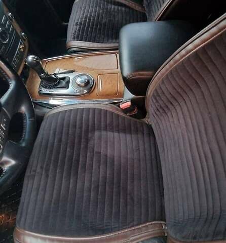 Чорний Інфініті QX56, об'ємом двигуна 5.55 л та пробігом 137 тис. км за 23000 $, фото 10 на Automoto.ua