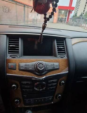 Чорний Інфініті QX56, об'ємом двигуна 5.55 л та пробігом 137 тис. км за 23000 $, фото 15 на Automoto.ua