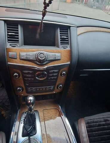 Чорний Інфініті QX56, об'ємом двигуна 5.55 л та пробігом 137 тис. км за 23000 $, фото 16 на Automoto.ua