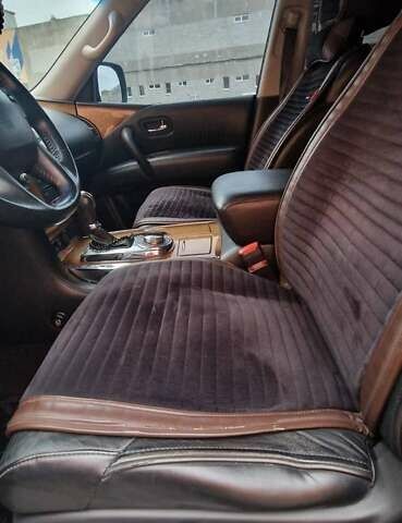 Чорний Інфініті QX56, об'ємом двигуна 5.55 л та пробігом 137 тис. км за 23000 $, фото 17 на Automoto.ua