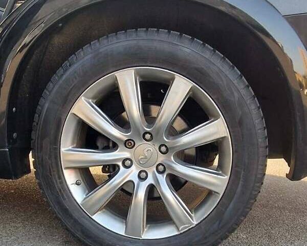 Чорний Інфініті QX56, об'ємом двигуна 5.55 л та пробігом 137 тис. км за 23000 $, фото 22 на Automoto.ua
