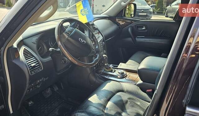 Коричневый Инфинити QX56, объемом двигателя 5.55 л и пробегом 265 тыс. км за 25000 $, фото 16 на Automoto.ua