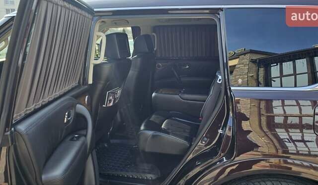 Коричневый Инфинити QX56, объемом двигателя 5.55 л и пробегом 265 тыс. км за 25000 $, фото 18 на Automoto.ua