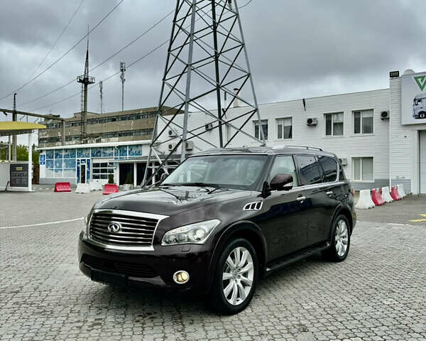 Красный Инфинити QX56, объемом двигателя 5.55 л и пробегом 196 тыс. км за 25555 $, фото 5 на Automoto.ua