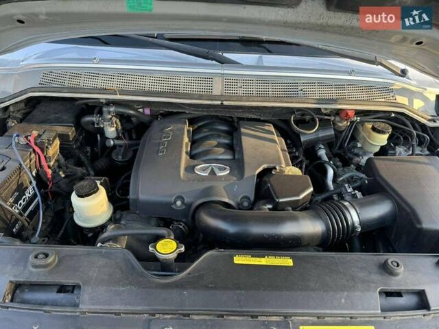 Серый Инфинити QX56, объемом двигателя 5.6 л и пробегом 300 тыс. км за 10000 $, фото 17 на Automoto.ua