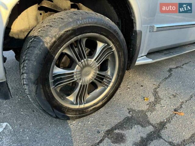 Серый Инфинити QX56, объемом двигателя 5.6 л и пробегом 300 тыс. км за 10000 $, фото 16 на Automoto.ua