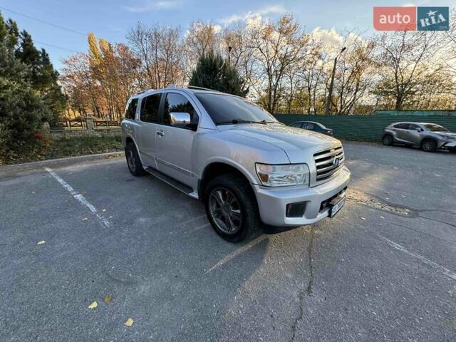 Серый Инфинити QX56, объемом двигателя 5.6 л и пробегом 300 тыс. км за 10000 $, фото 3 на Automoto.ua