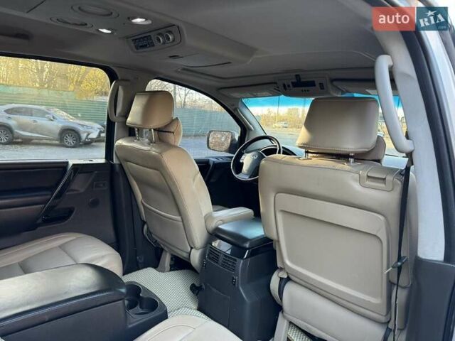 Серый Инфинити QX56, объемом двигателя 5.6 л и пробегом 300 тыс. км за 10000 $, фото 14 на Automoto.ua