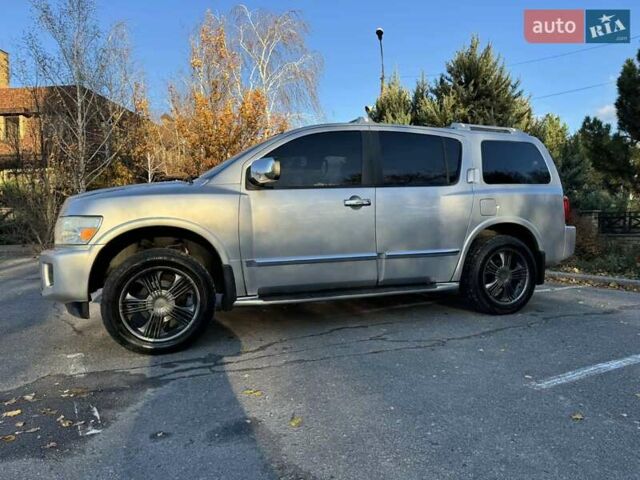 Серый Инфинити QX56, объемом двигателя 5.6 л и пробегом 300 тыс. км за 10000 $, фото 7 на Automoto.ua