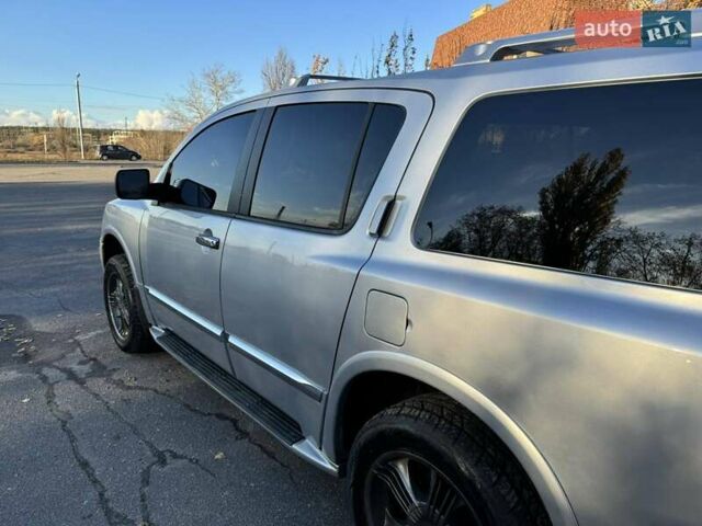 Серый Инфинити QX56, объемом двигателя 5.6 л и пробегом 300 тыс. км за 10000 $, фото 6 на Automoto.ua