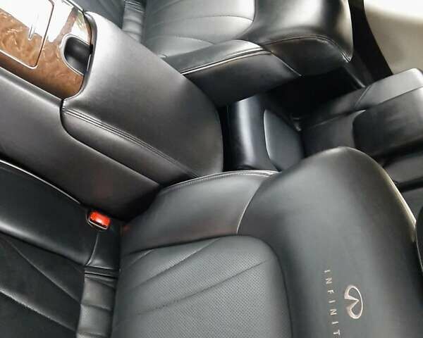 Серый Инфинити QX56, объемом двигателя 5.55 л и пробегом 202 тыс. км за 20500 $, фото 10 на Automoto.ua