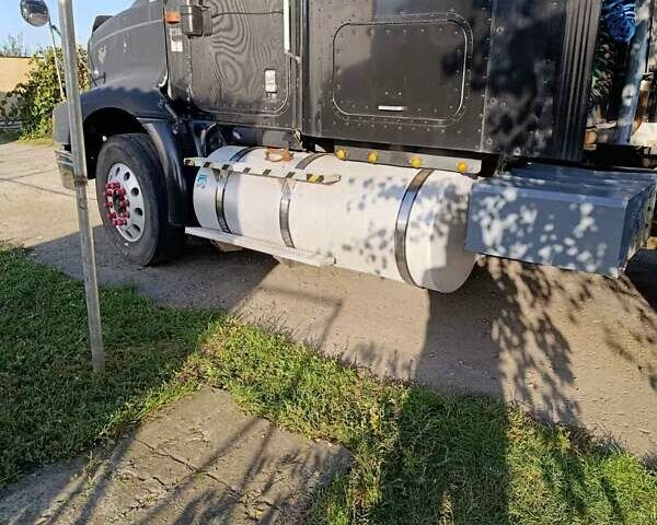 Черный Интернационал 9200, объемом двигателя 12.7 л и пробегом 600 тыс. км за 7000 $, фото 2 на Automoto.ua