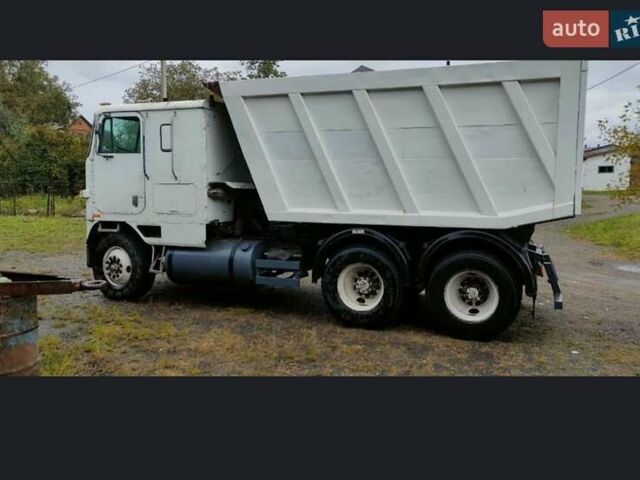 Білий Інтернаціонал 9600, об'ємом двигуна 14.6 л та пробігом 900 тис. км за 10000 $, фото 6 на Automoto.ua