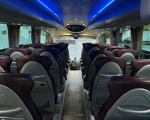 Черный Иризар PB, объемом двигателя 0 л и пробегом 300 тыс. км за 142212 $, фото 6 на Automoto.ua