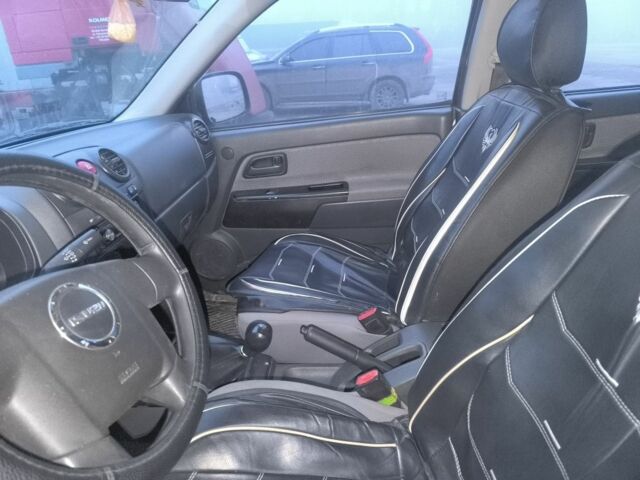 Белый Исузу Д-Макс, объемом двигателя 2.5 л и пробегом 425 тыс. км за 8823 $, фото 6 на Automoto.ua