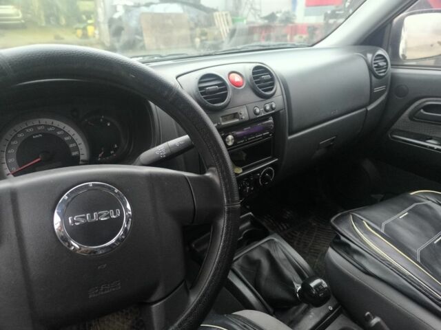 Белый Исузу Д-Макс, объемом двигателя 2.5 л и пробегом 425 тыс. км за 8823 $, фото 5 на Automoto.ua