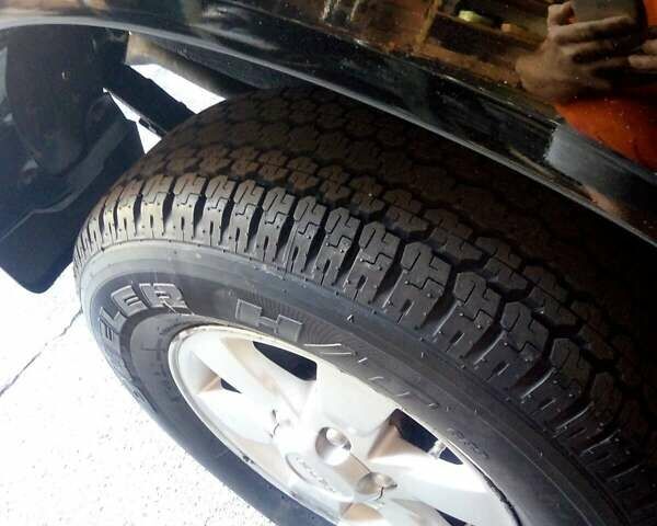 Чорний Ісузу D-Max, об'ємом двигуна 3 л та пробігом 300 тис. км за 12000 $, фото 5 на Automoto.ua