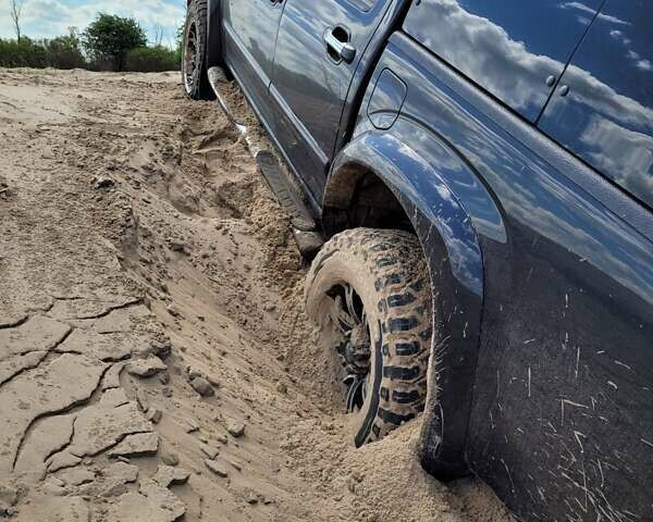 Чорний Ісузу D-Max, об'ємом двигуна 3 л та пробігом 285 тис. км за 13900 $, фото 5 на Automoto.ua