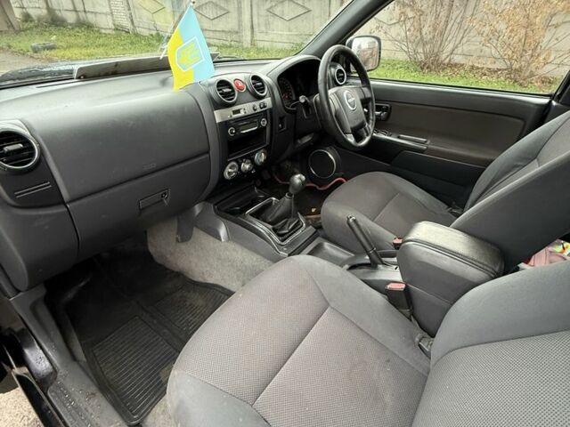 Чорний Ісузу D-Max, об'ємом двигуна 0 л та пробігом 109 тис. км за 4000 $, фото 4 на Automoto.ua