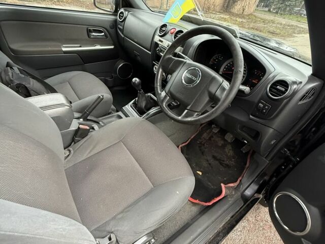 Чорний Ісузу D-Max, об'ємом двигуна 0 л та пробігом 109 тис. км за 4000 $, фото 5 на Automoto.ua