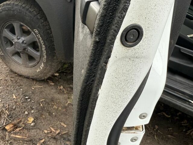 Черный Исузу Д-Макс, объемом двигателя 2.5 л и пробегом 130 тыс. км за 9999 $, фото 3 на Automoto.ua