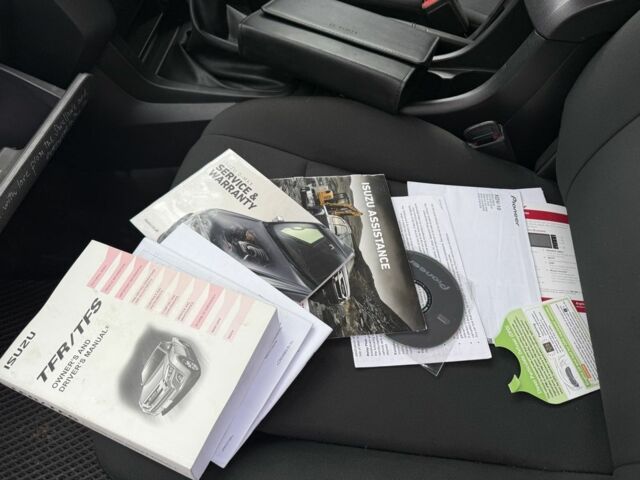 Черный Исузу Д-Макс, объемом двигателя 2.5 л и пробегом 130 тыс. км за 9999 $, фото 4 на Automoto.ua