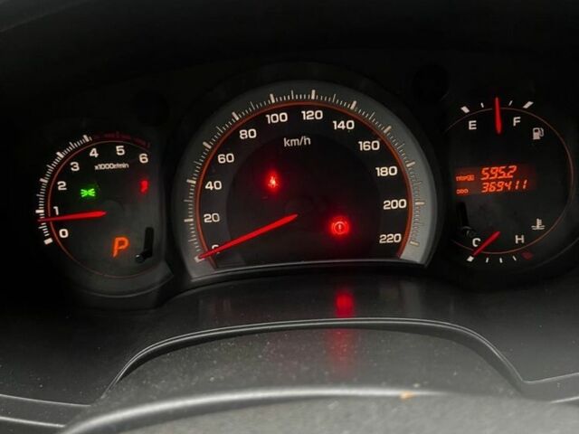 Серый Исузу Д-Макс, объемом двигателя 3 л и пробегом 370 тыс. км за 6500 $, фото 5 на Automoto.ua