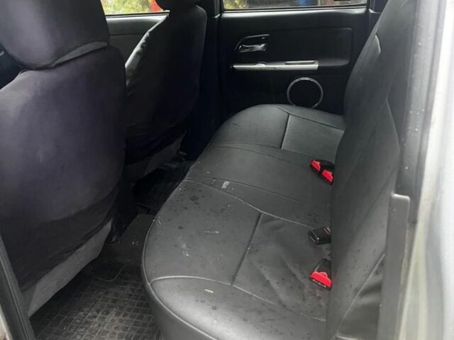 Серый Исузу Д-Макс, объемом двигателя 3 л и пробегом 370 тыс. км за 6500 $, фото 6 на Automoto.ua