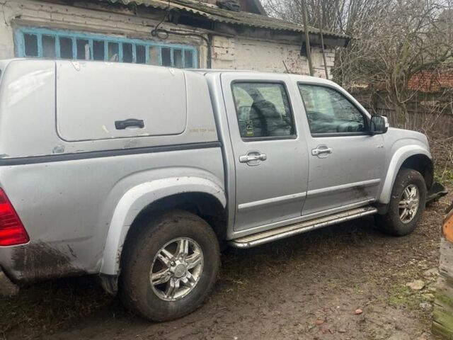Серый Исузу Д-Макс, объемом двигателя 3 л и пробегом 370 тыс. км за 6500 $, фото 2 на Automoto.ua