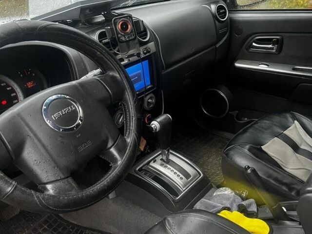 Серый Исузу Д-Макс, объемом двигателя 3 л и пробегом 370 тыс. км за 6500 $, фото 4 на Automoto.ua