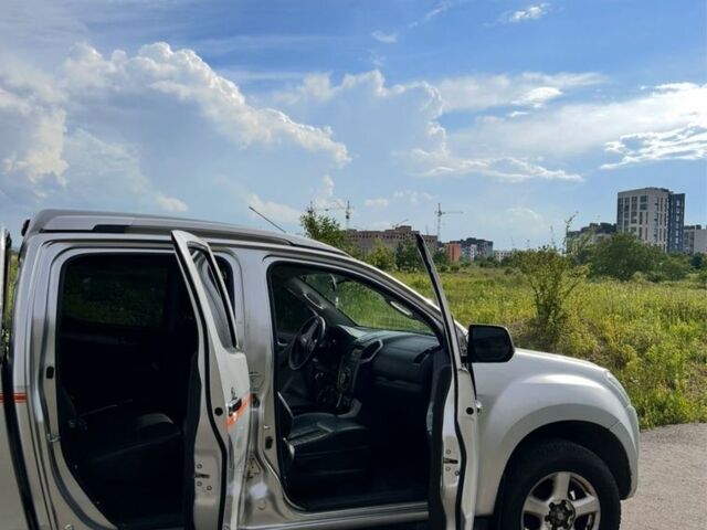 Сірий Ісузу D-Max, об'ємом двигуна 2.5 л та пробігом 120 тис. км за 11200 $, фото 1 на Automoto.ua