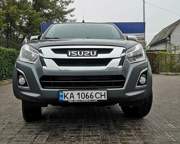 Сірий Ісузу D-Max, об'ємом двигуна 1.9 л та пробігом 69 тис. км за 30000 $, фото 4 на Automoto.ua