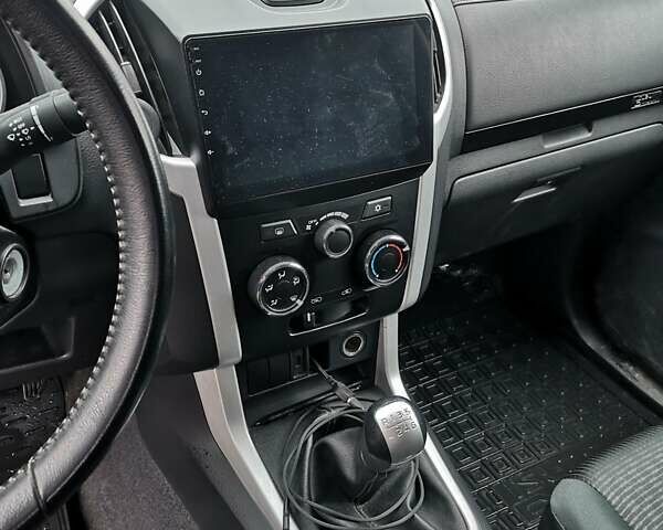 Серый Исузу Д-Макс, объемом двигателя 1.9 л и пробегом 69 тыс. км за 26589 $, фото 11 на Automoto.ua