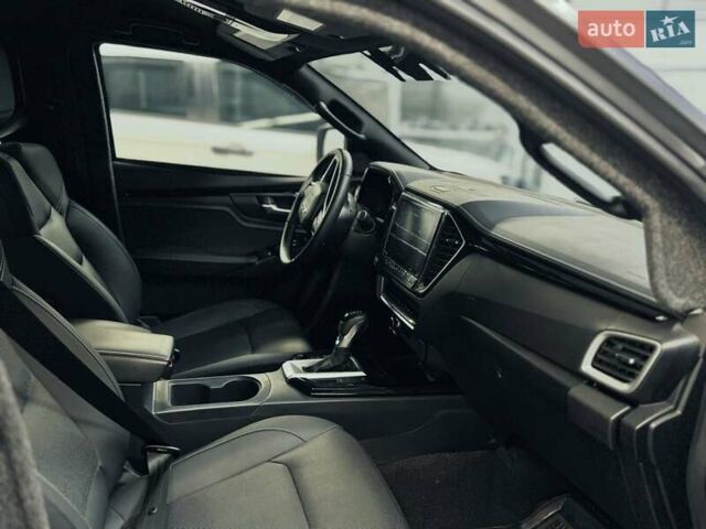 Сірий Ісузу D-Max, об'ємом двигуна 3 л та пробігом 1 тис. км за 117183 $, фото 4 на Automoto.ua
