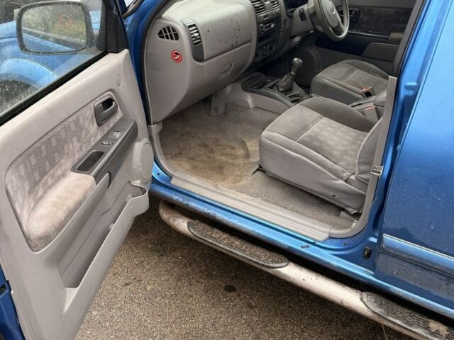 Синий Исузу Д-Макс, объемом двигателя 3 л и пробегом 300 тыс. км за 4000 $, фото 6 на Automoto.ua