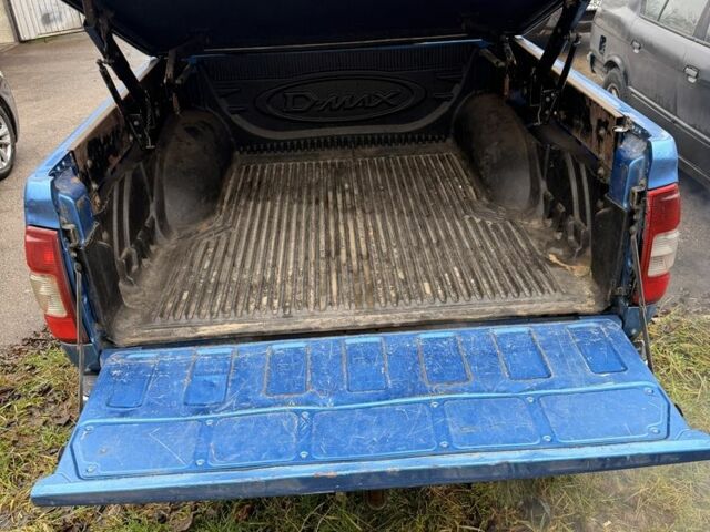 Синий Исузу Д-Макс, объемом двигателя 3 л и пробегом 300 тыс. км за 4000 $, фото 9 на Automoto.ua