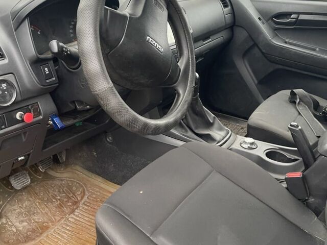 Зелений Ісузу D-Max, об'ємом двигуна 2.5 л та пробігом 300 тис. км за 3500 $, фото 6 на Automoto.ua