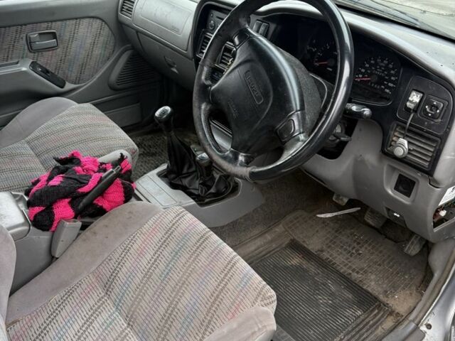 Зелений Ісузу D-Max, об'ємом двигуна 2.5 л та пробігом 288 тис. км за 2300 $, фото 6 на Automoto.ua