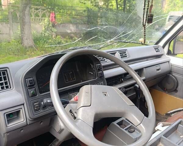 Белый Исузу Миди, объемом двигателя 2.4 л и пробегом 148 тыс. км за 1127 $, фото 4 на Automoto.ua