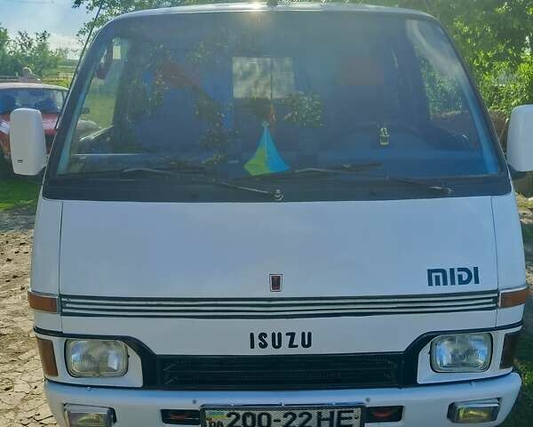 Белый Исузу Миди, объемом двигателя 2.2 л и пробегом 392 тыс. км за 2000 $, фото 3 на Automoto.ua